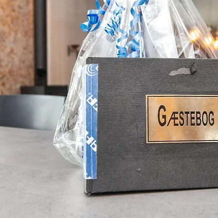 6 Person In Hemmet-by Traum *