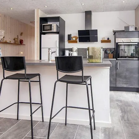 6 Person In Hemmet-by Traum * Hemmet