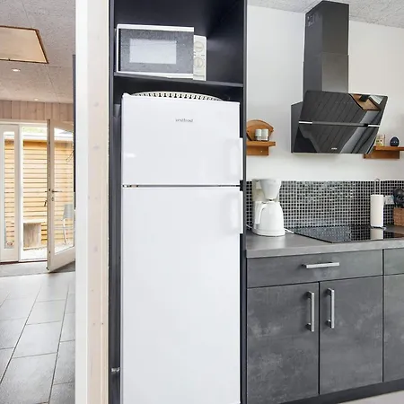 6 Person In Hemmet-by Traum