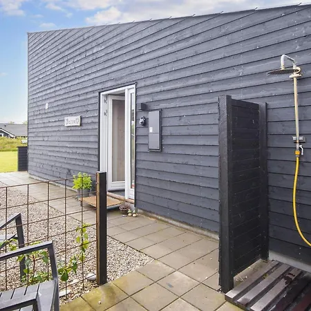 6 Person In Hemmet-by Traum