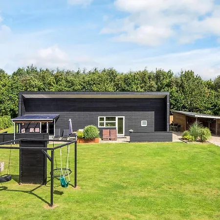 6 Person In Hemmet-by Traum *